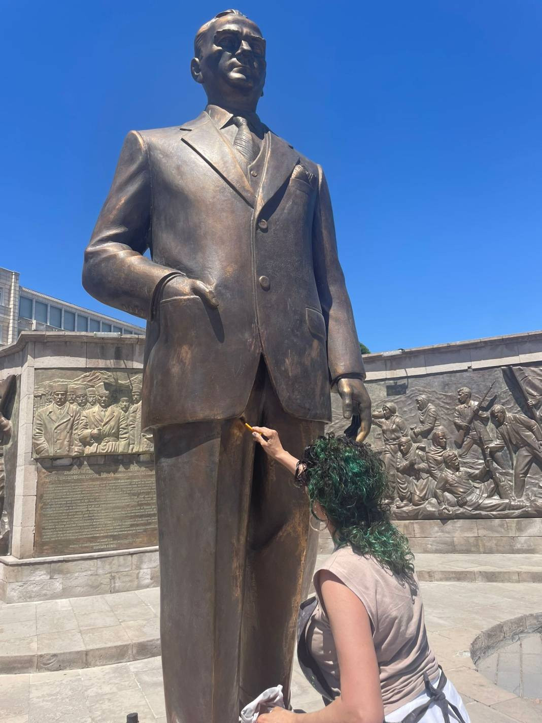 Bayram sabahı Atatürk heykeline saldıran dayı yeğen tutuklandı - Resim: 8